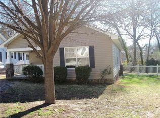 11 Chestnut St, Lexington, NC 27292