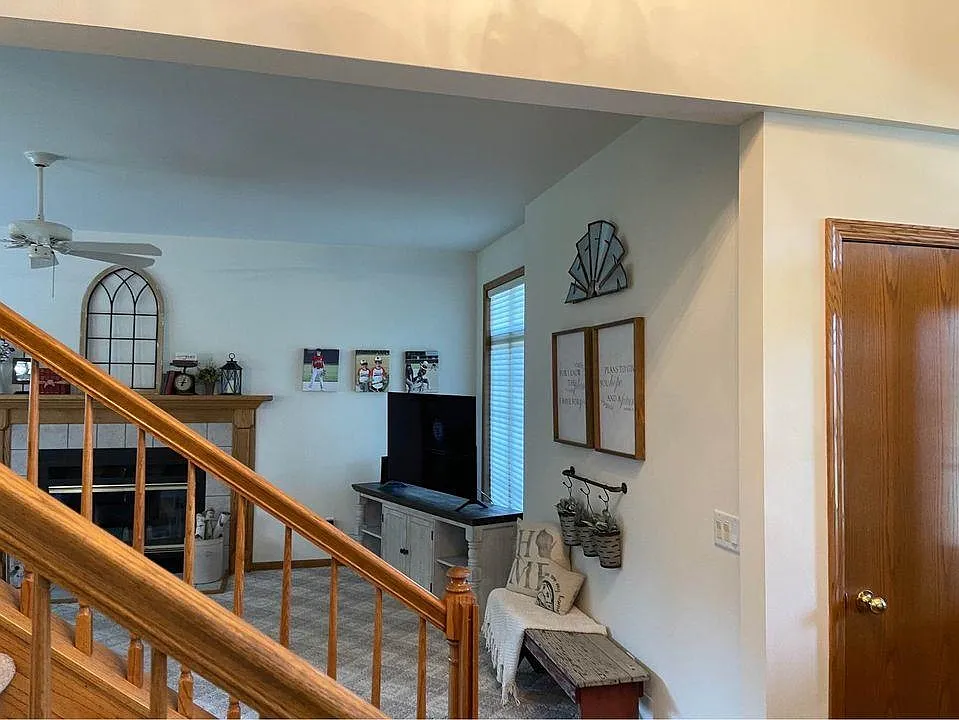 3 bed, 2.5 bath, 2375 sqft, $3,350 — Photo 3