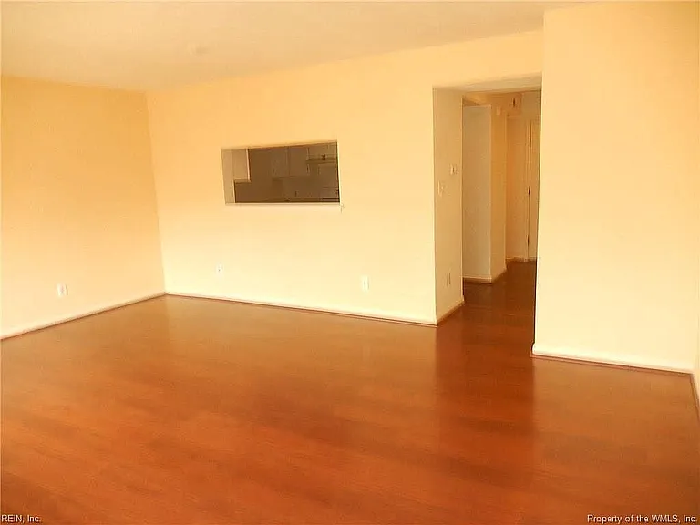 3813 Staffordshire Ln — Photo 3