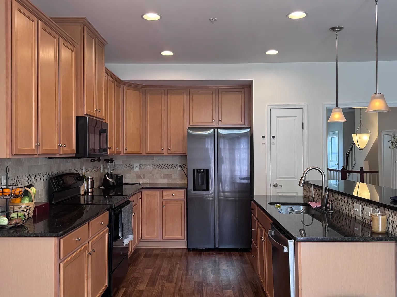 3 bed, 2.5 bath, 2895 sqft, $2,790 — Photo 3