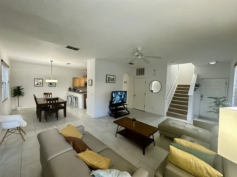 Royal Ridge Dr — Photo 10