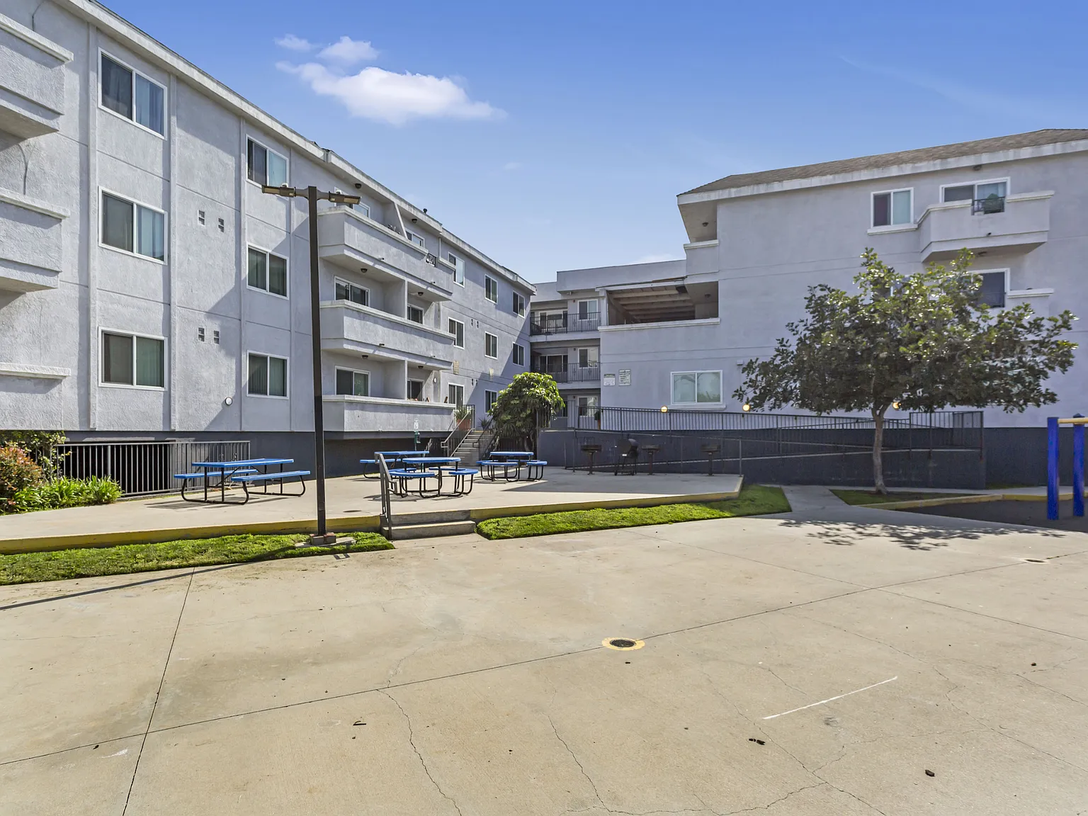 Harbor City Lights Apartments — Photo 3