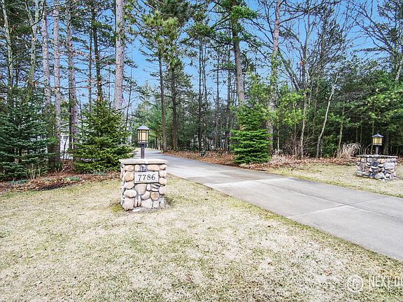 3rd image of 7786 Wiczer Dr