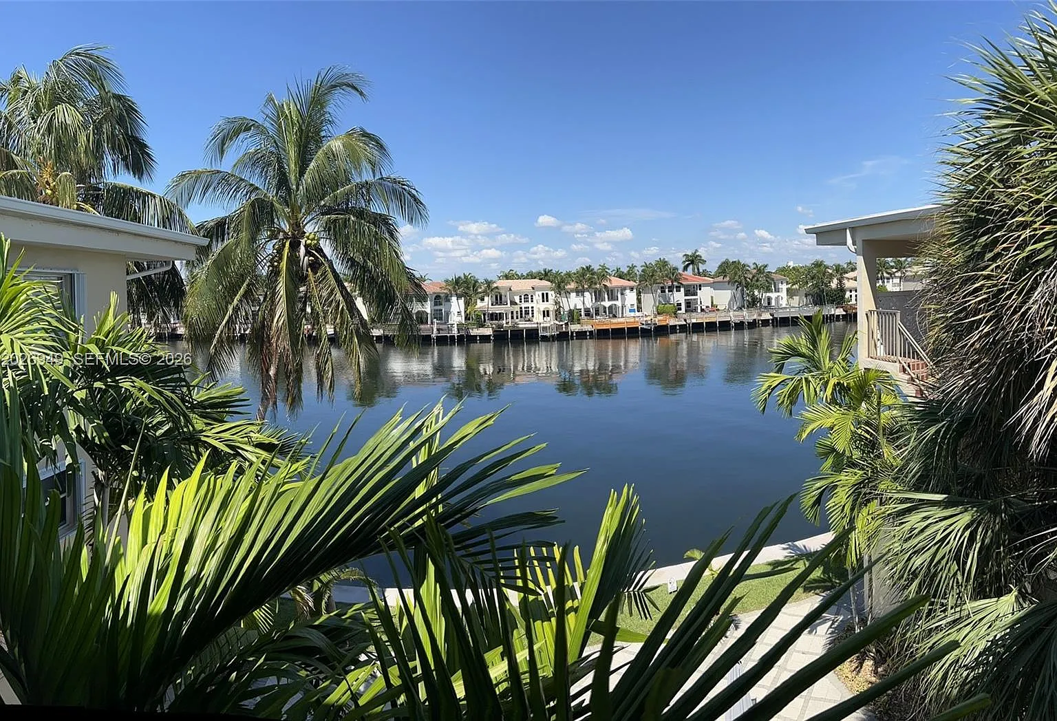 Waterway @ Hollywood Beac — Photo 1