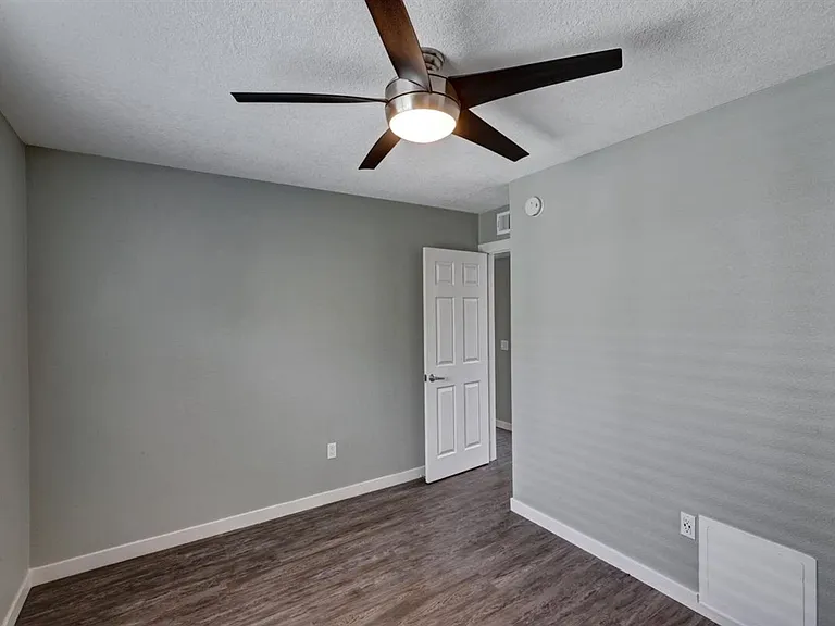 West Fifth Apartments — Photo 44