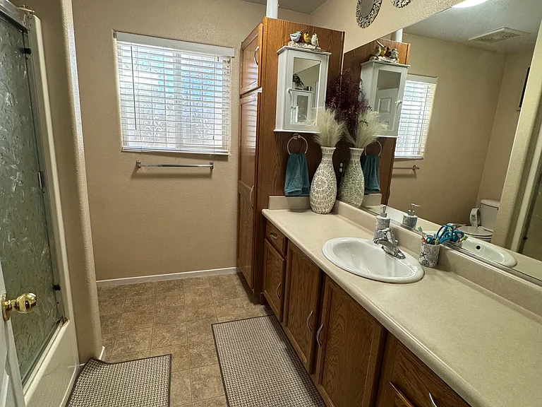 2226 N Vernal Ave — Photo 12