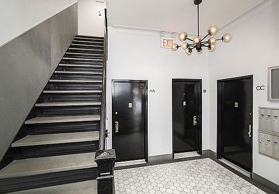5th image of 47 E 7th St APT B2