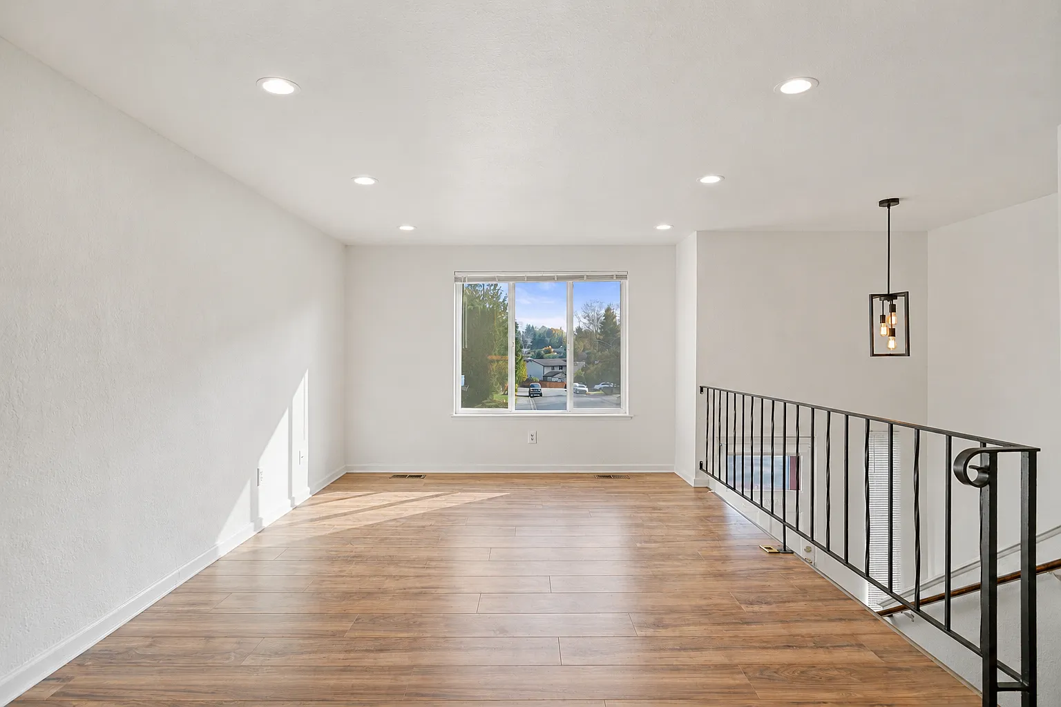 4 bed, 1418 sqft, $3,550 — Photo 3