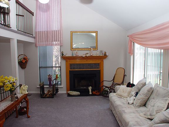 3rd image of 3223 Bloomingdale Dr