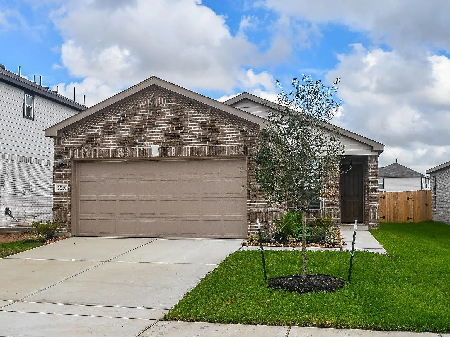 3 bed, 2.0 bath, 1409 sqft, $2,200 — Photo 1