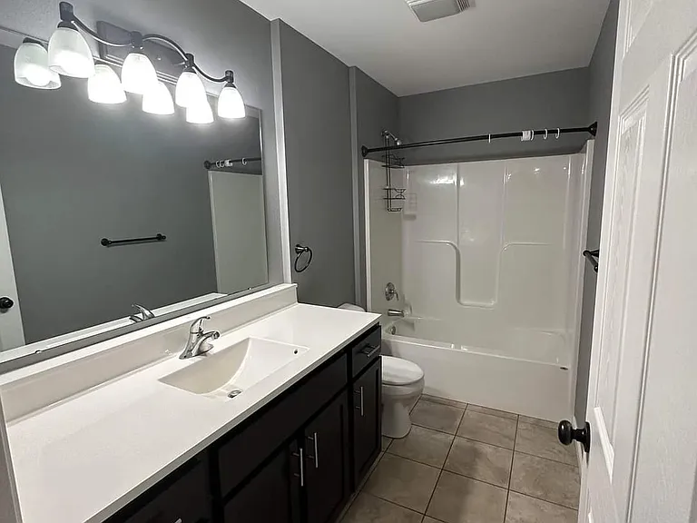 2721 Kellogg Ave — Photo 9