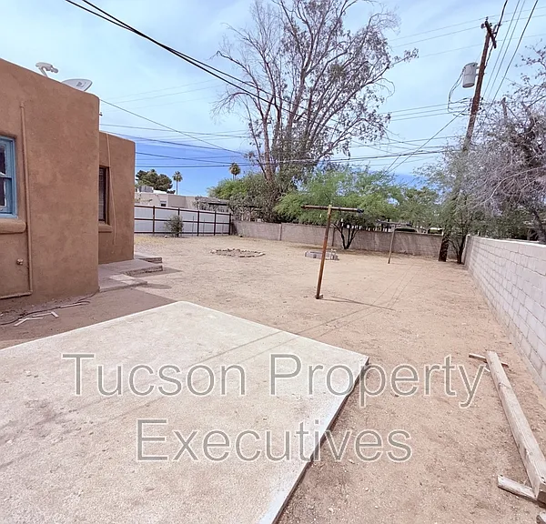 1233 E Mabel St #3 — Photo 1