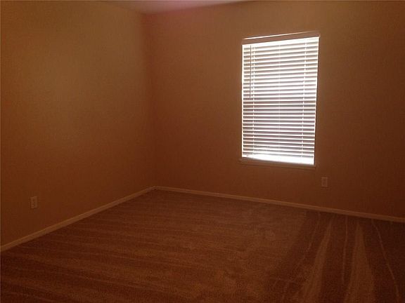 3rd image of 750 Fairwood Dr