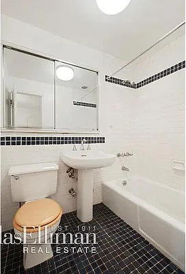 Rented by Douglas Elliman | media 22