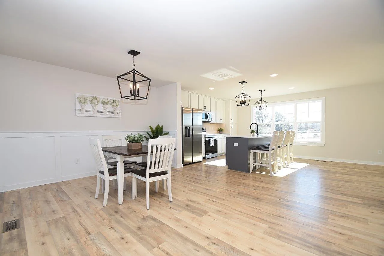 4 bed, 2.5 bath, 1984 sqft, $3,200 — Photo 3