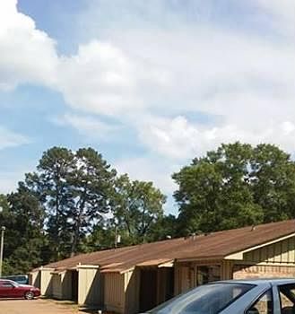 (6) apartment home on this side
