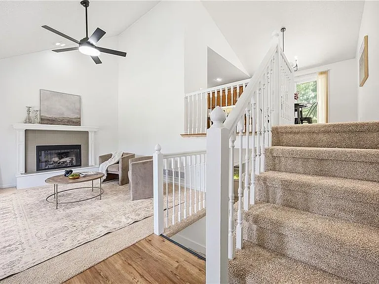 15209 Lamar Ave — Photo 4