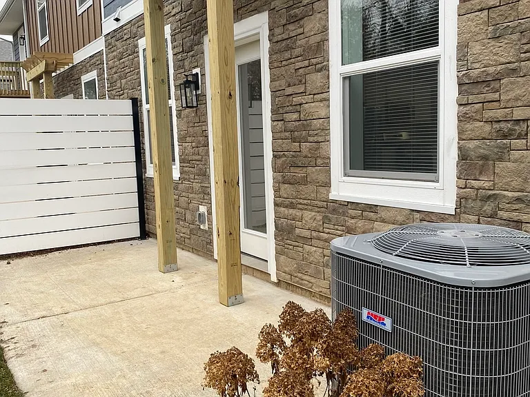 1358 S Main St — Photo 15