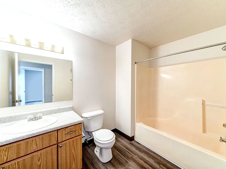 185 - COUNTRY VIEW APARTMENTS — Photo 10