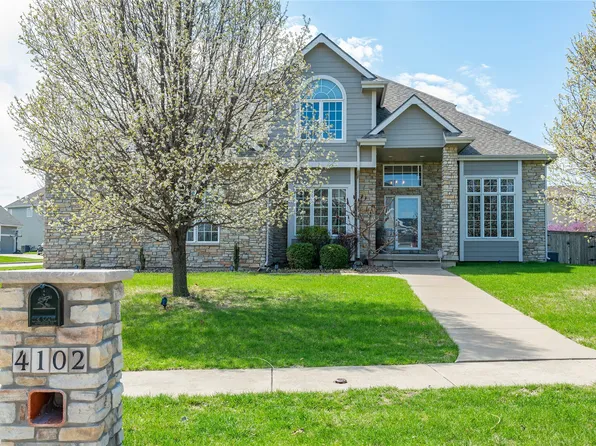 4102 Belair Dr, Urbandale, IA 50323