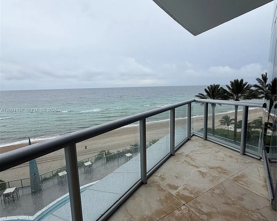 17121 Collins Ave #904