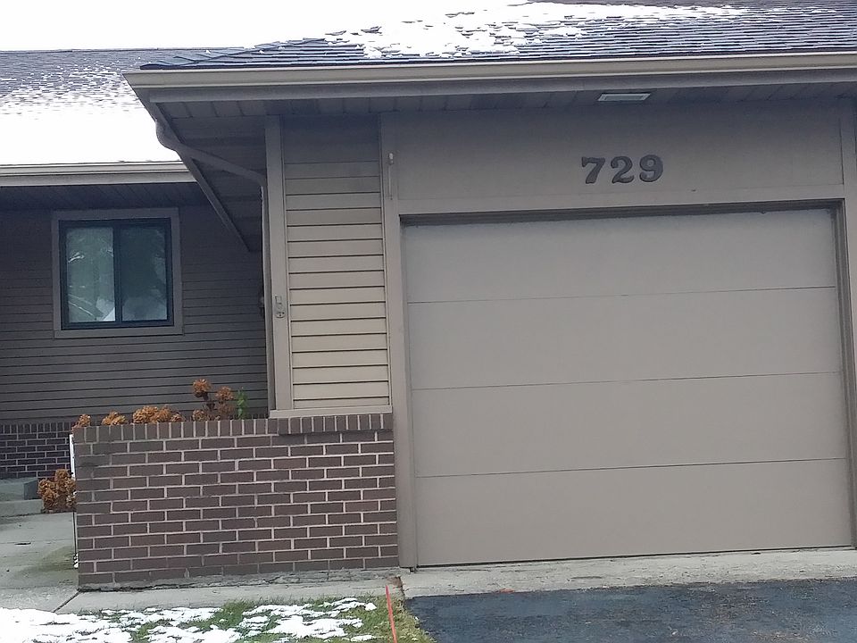 1st image of 729 Bradford Pl NE #23
