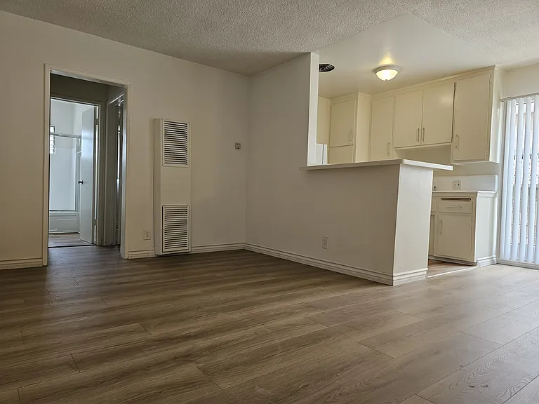 12427 Pacific Ave #3 — Photo 4