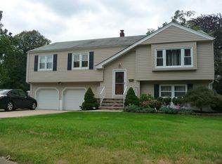 1 Old Farm Rd, Verona, NJ 07044