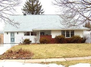 35 Hardy Rd, Levittown, PA 19056