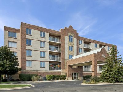 175 W Brush Hill Dr #404, Elmhurst, IL, 60126