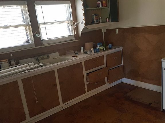 4th image of 401 Gibbs St