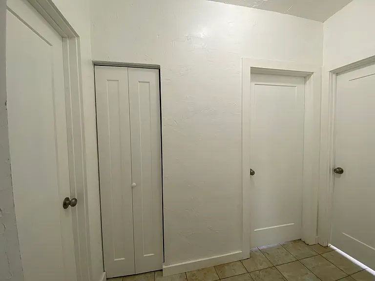 From the spacious main room that combines the kitchen and living area, a hallway opens to two bedrooms, the bathroom and the hot water heater