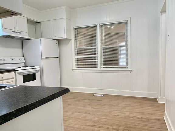 5th image of 420 W 37th St #A