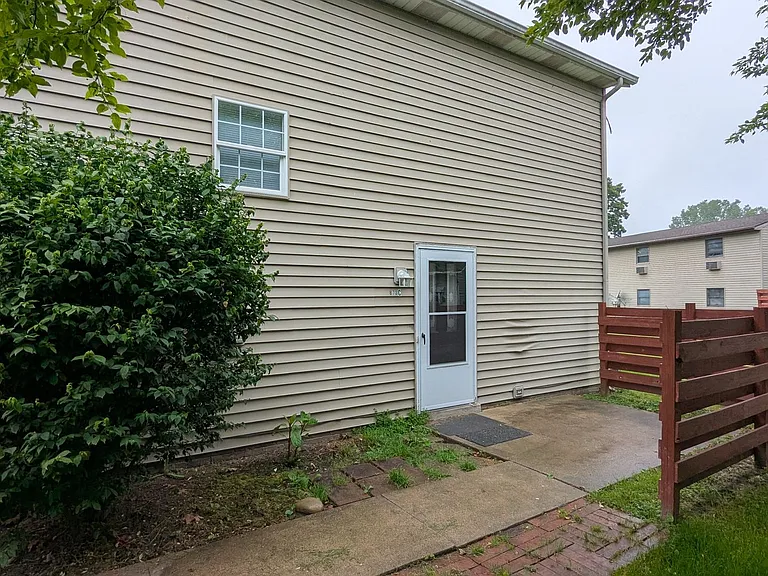 873 Kerns Dr NE — Photo 1