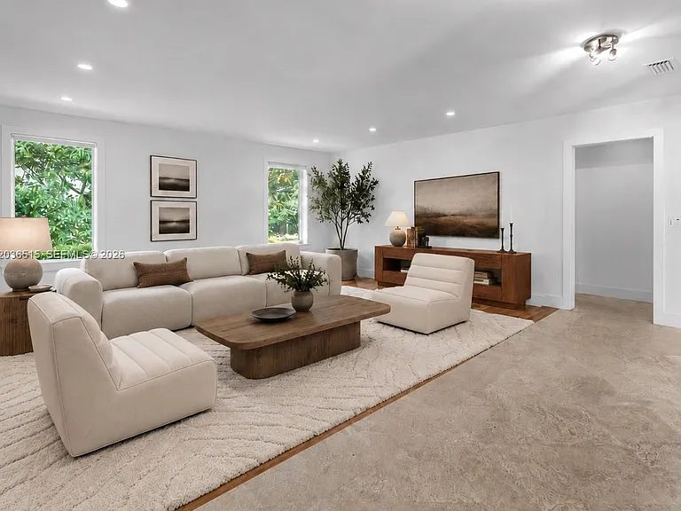 7711 SW 47th Ave — Photo 3