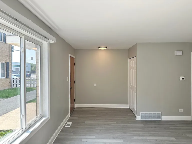 1719 E Roosevelt Rd #2 — Photo 6