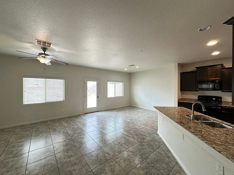 8471 Spirit Vale Ave — Photo 4