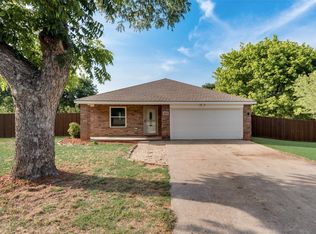 1013 N Stewart St, Azle, TX 76020