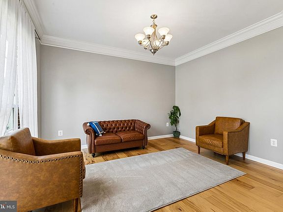 3rd image of 909 Sweet William Ct SE