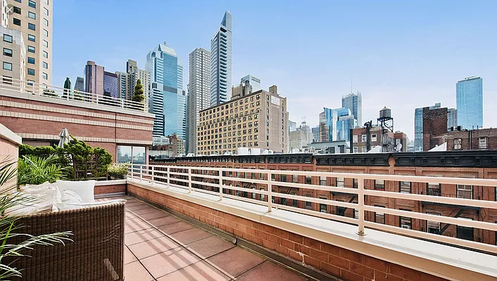Rented by Level Group | media 17