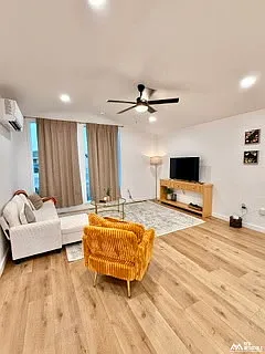 3 bed, 1328 sqft, $3,300 — Photo 2