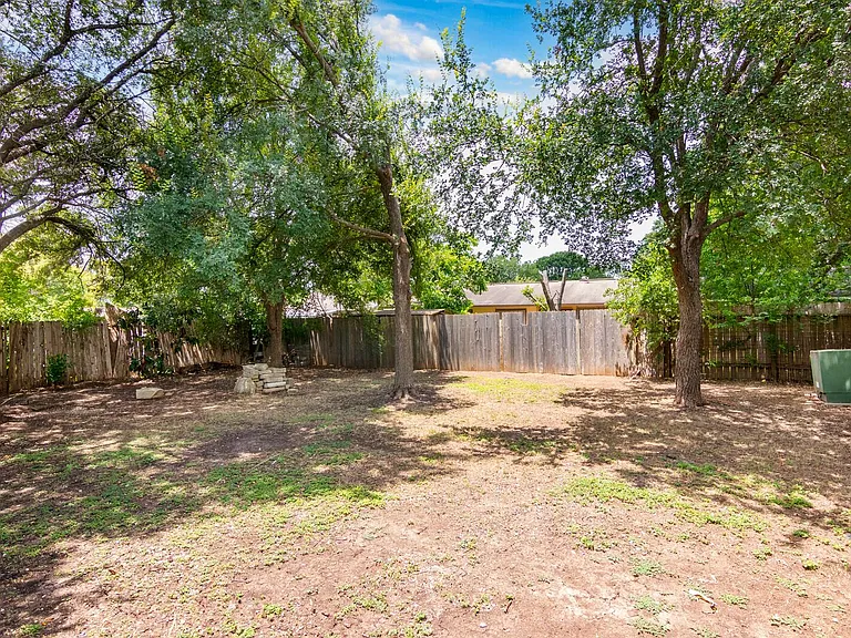 5915 Cliff Trail Dr — Photo 24