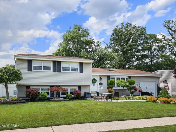 37 Lafayette Drive, Hazlet, NJ 07730