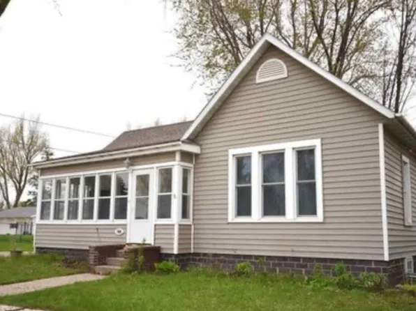208 Park Ave NW, Elysian, MN 56028