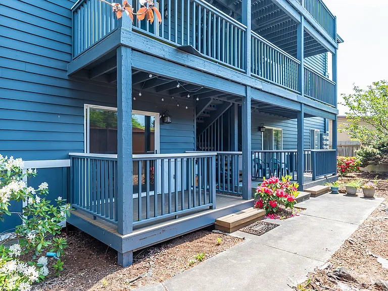 300 N Oak Harbor St #C102 — Photo 26