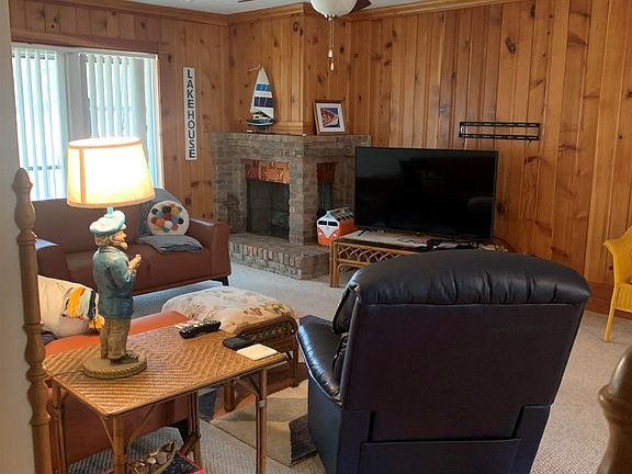 4th image of 1800 Country Club Dr Unit 220