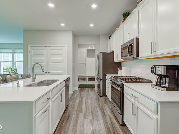 5th image of 6553 Apperson Dr