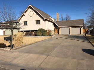 5327 Quail Creek Dr, Great Bend, KS 67530