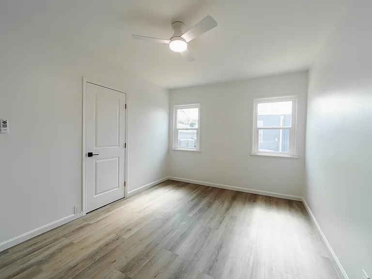 715 Acacia Ave — Photo 17