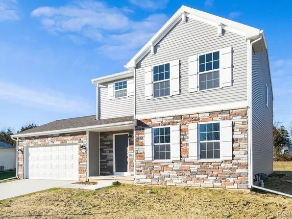 1069 Lancaster St, Lapeer, MI 48446